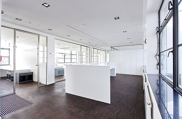 Exclusive Büroetage 240 qm im historischen Uhrenturm des Mies van der Rohe Business Park