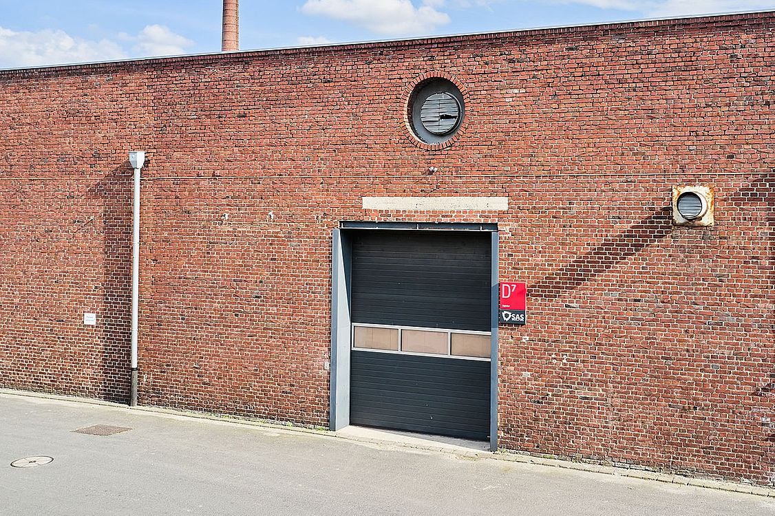 D7.000 - 500 qm Gewerbehalle mit Rolltor