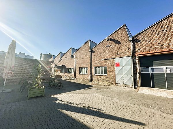 E15.001 Lagerfläche mit Büro und Empore im Mies van der Rohe Campus