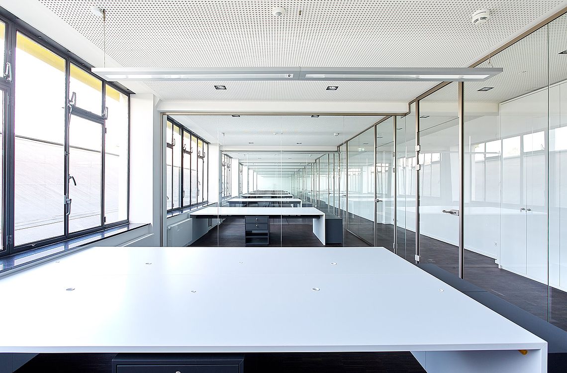 Exclusive Büroflächen 300 qm im historischen Uhrenturm des Mies van der Rohe Business Park