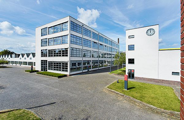 Exclusive Bürofächen im HE-Gebäude des Mies-van-der-Rohe-Business-Park