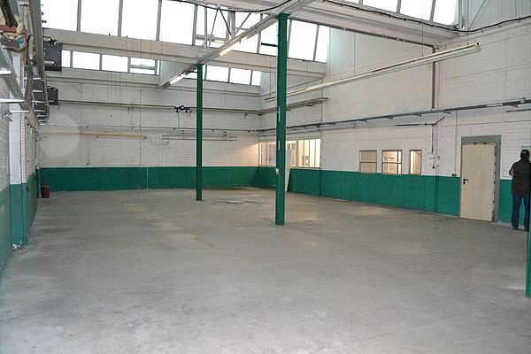 Moderne Produktionshalle und Lagerhalle